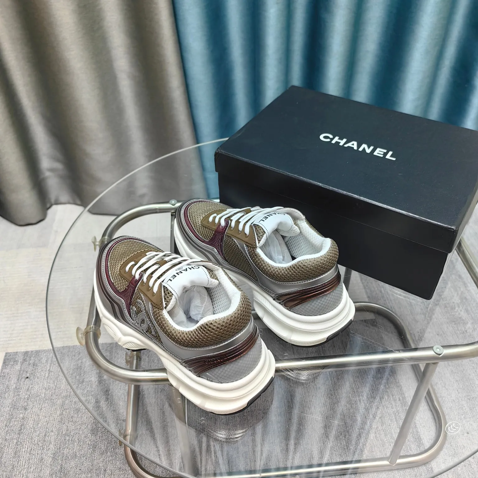 p680🐮🐮Chanel Chanel dad shoes, men and women couples - 2025 counter top casual sports shoes This classic design; the upper is electro-embroidered with a variety of techniques; the outsole is fashionable and sporty; it is unusual to incorporate a variety of color matching elements... The diversified mix and match is very beautiful and versatile, casual, fashionable, sports and outdoor can be taken into account... ꫛꫀꪝ Go➫ Material: ❶Upper is made of: Original imported first-layer silk cowhide + original waterproof cloth + original first-layer cowhide ❷Inner lining: original sheep lining + mesh ❸Outsole based on: original TPU combination outsole Special counter boutique packaging complete set for women 35–41